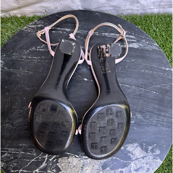 Givenchy Women G Cube heel Sandals in Leather Light pink/ lilac
Size 38 like new - Picture 11 of 16